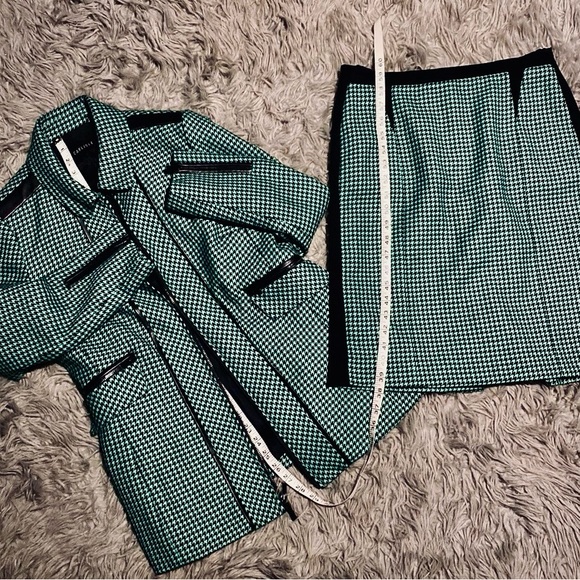 Carlisle Women’s Houndstooth Wool Business Suit - Picture 8 of 16